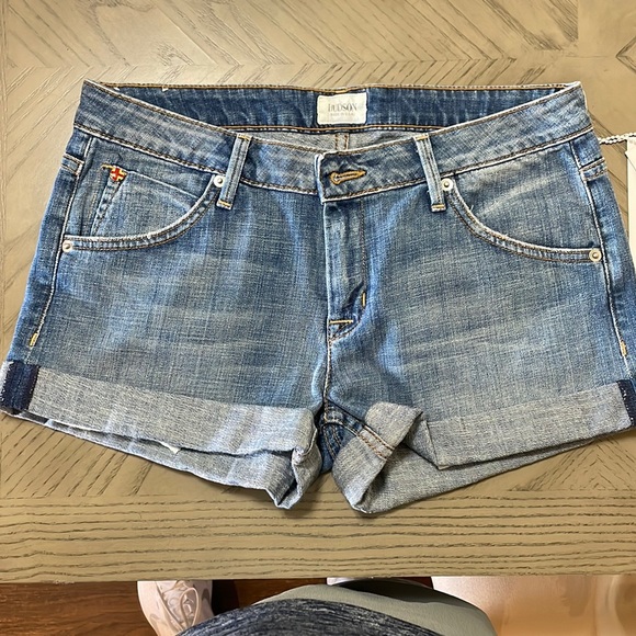 Hudson “Hampton” Cuffed Shorts Size 28 - Picture 1 of 3
